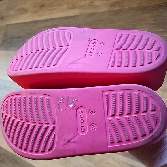 CROCS Vibrant Pink Slippers - Picture 13 of 15